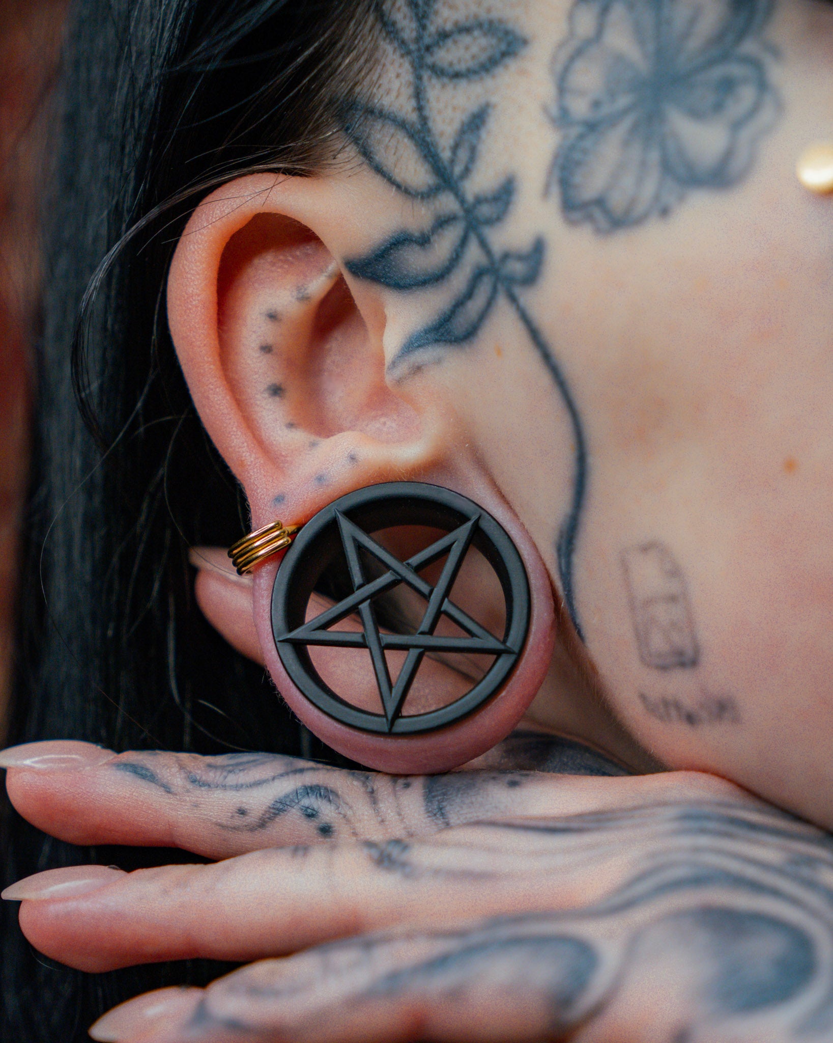One Pair of Pentagramm Tunnels