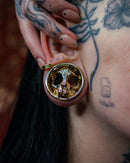 Ein Paar metallbeschichtete Catskull Mask Tunnels