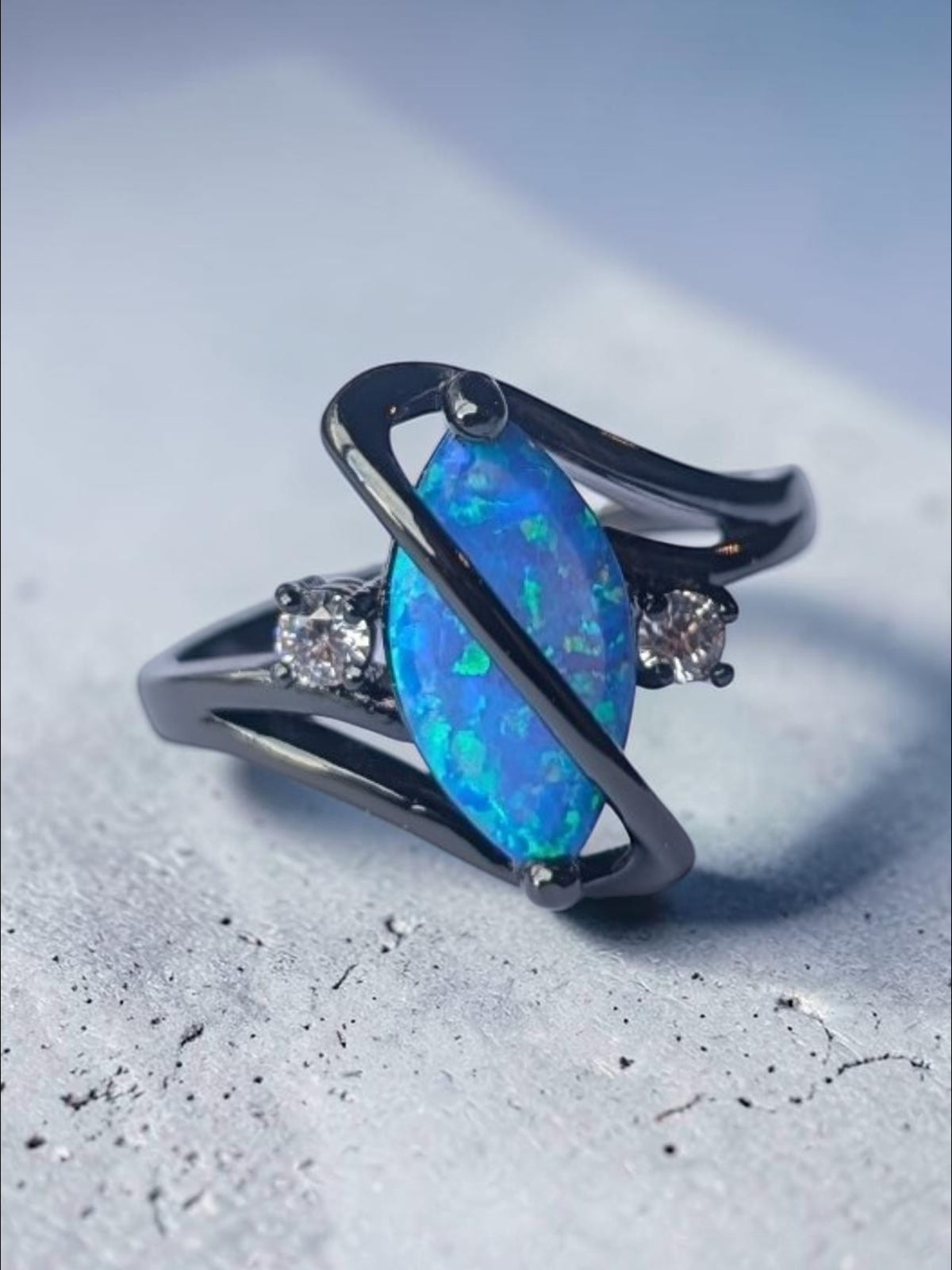 Crossover Ring